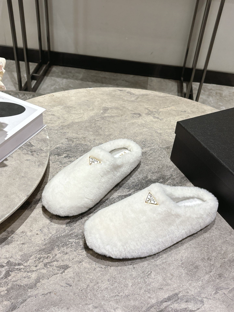 Pra*a slippers